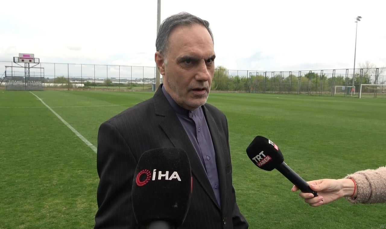 İRAN'IN ANKARA BÜYÜKELÇİSİ MUHAMMED HASAN HABİBULLAHZADE, İRAN A MİLLİ FUTBOL TAKIMI'NIN DÜNYA...