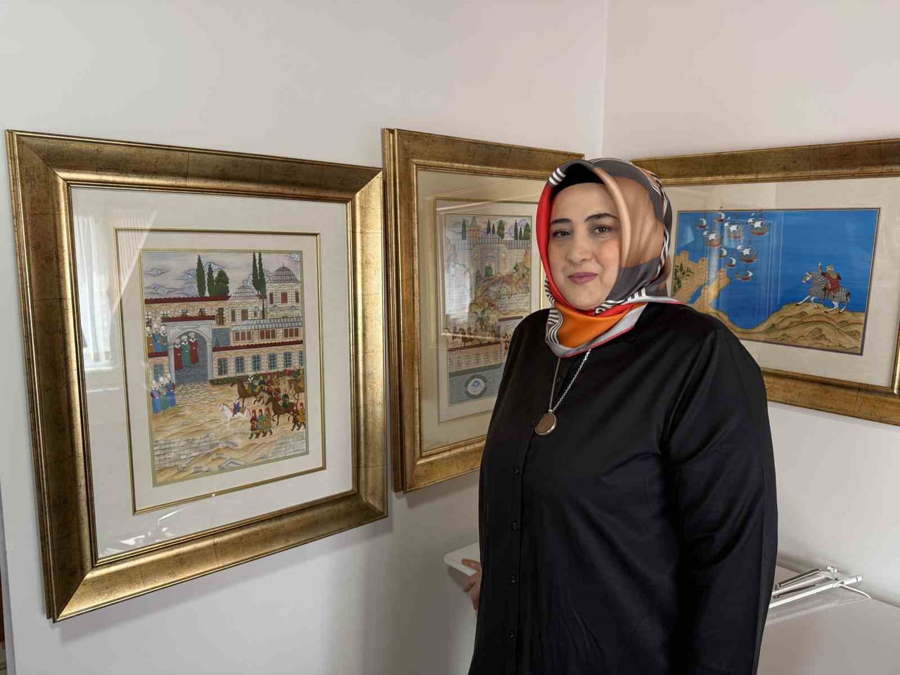 İRAN’DA SAVAŞIN BAŞLAMASIYLA MAHSUR KALAN TÜRK VATANDAŞI TEZHİP SANATÇISI ŞEYMA ÇINAR, KARAYOLUYLA...