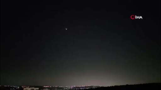 İran’dan İsrail’e yapılan son füze saldırıları en az 1 kişinin ölümüne yol açarken, birçok bölgede...