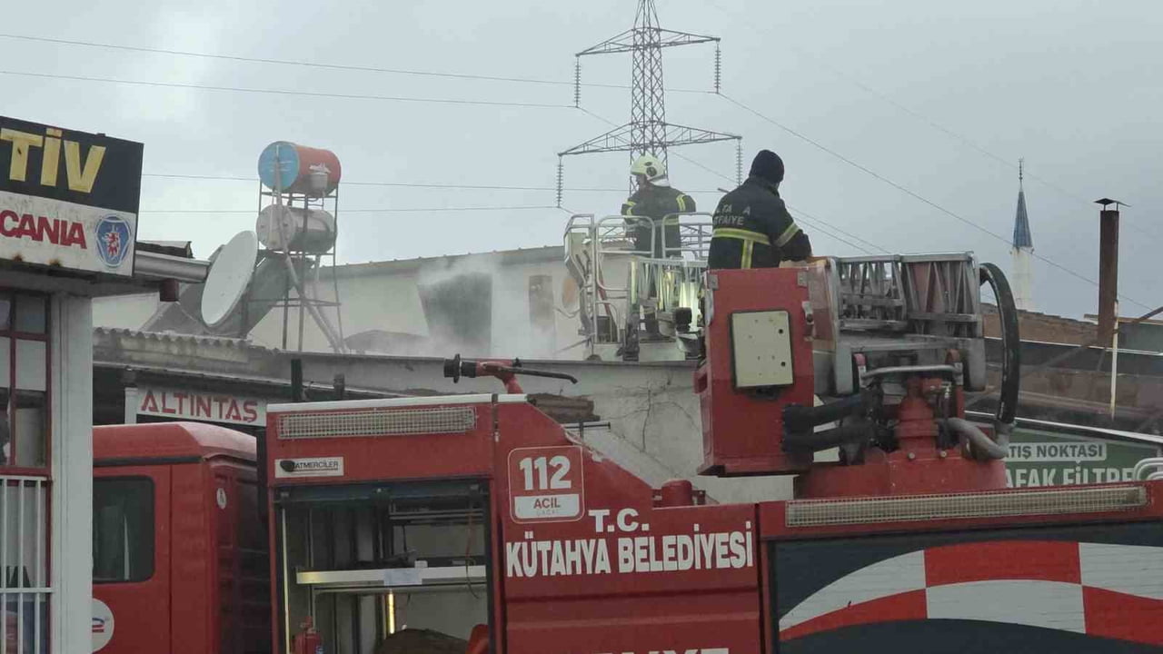 İŞ YERİNDEKİ YANGIN VE EKİPLERİN SÖNDÜRME ÇALIŞMALARI