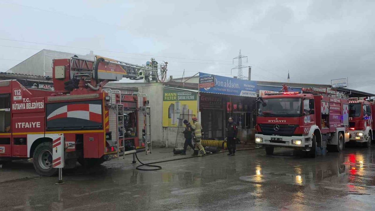 İŞ YERİNDEKİ YANGIN VE EKİPLERİN SÖNDÜRME ÇALIŞMALARI