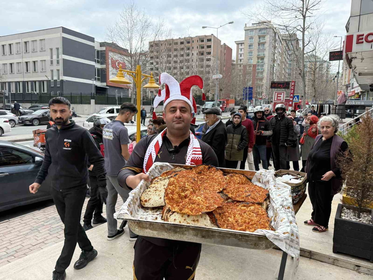 İSTANBUL ESENYURT’TA BİR LAHMACUN USTASI, TÜRK MİLLİ FUTBOL TAKIMI’NIN 2026 FIFA DÜNYA KUPASI’NDA...