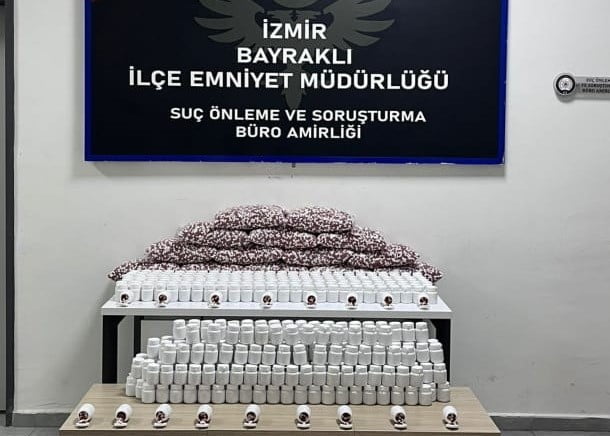 İZMİR'İN BAYRAKLI İLÇESİNDE POLİS EKİPLERİ TARAFINDAN YÜRÜTÜLEN FİZİKİ TAKİP SONUCUNDA DÜZENLENEN...