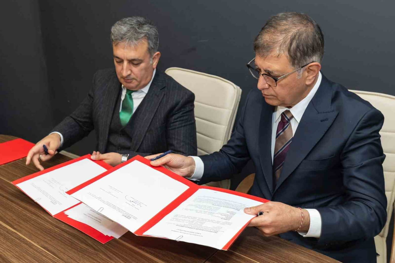 İZMİR BÜYÜKŞEHİR BELEDİYE BAŞKANI CEMİL TUGAY İLE GENÇLİK VE SPOR İZMİR İL MÜDÜRÜ MURAT ESKİCİ...