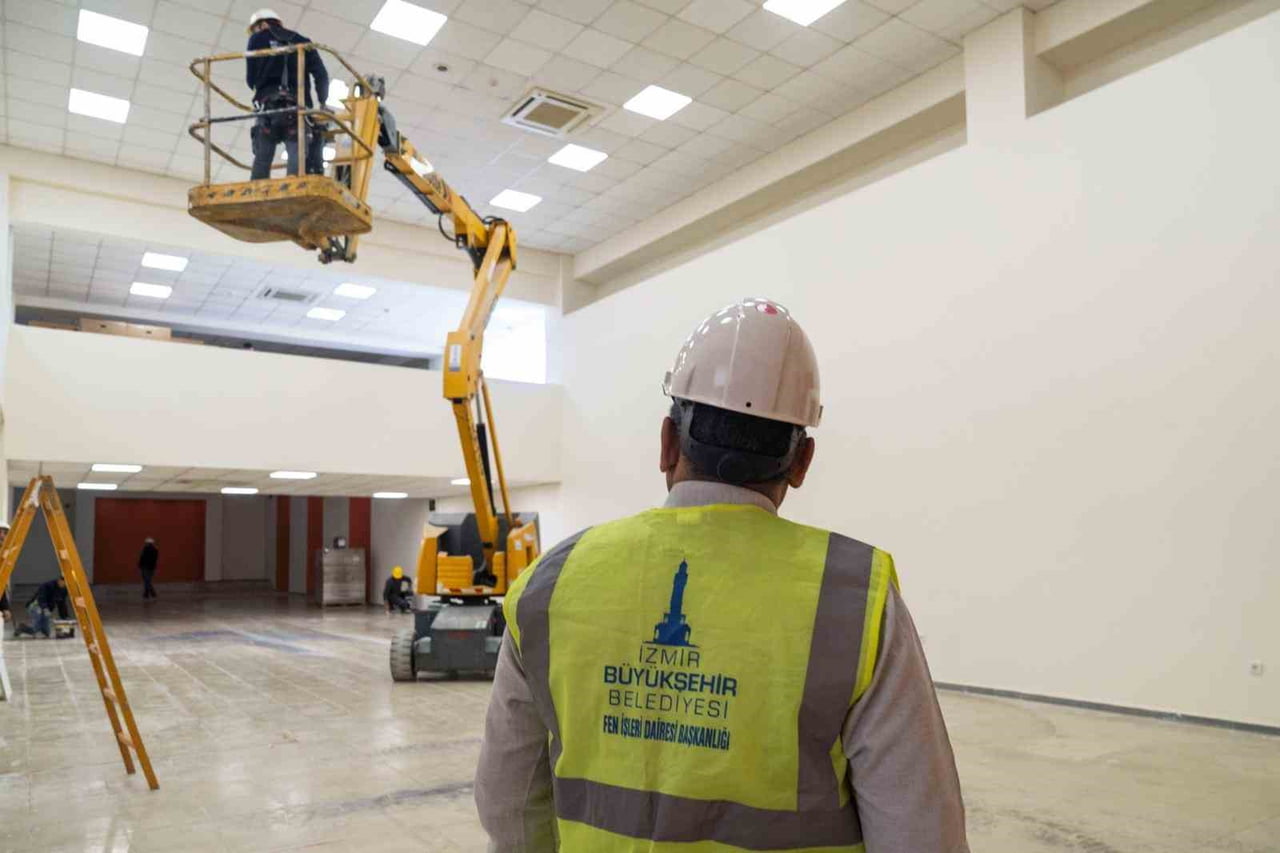 İZMİR BÜYÜKŞEHİR BELEDİYESİ, KÜLTÜRPARK'TA UZUN SÜREDİR ATIL DURAN BİNAYI, MODERN VE TEKNOLOJİK...