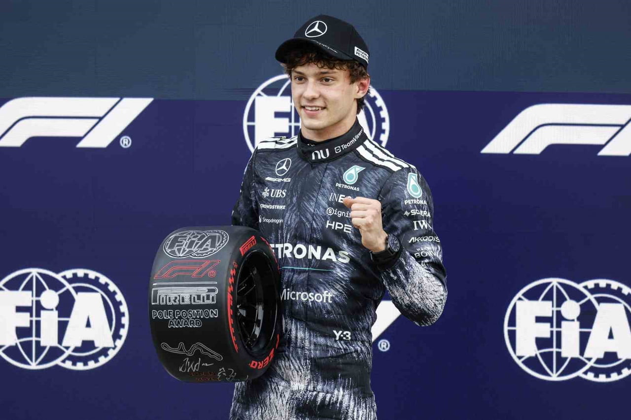 JAPONYA GRAND PRİX'SİNDE POLE POZİSYONUNDA MERCEDES'İN İTALYAN PİLOTU KİMİ ANTONELLİ...