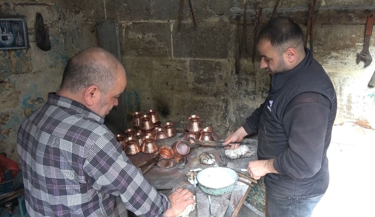 KALAYCI CUMA USTA 50 YILDIR BAKIRI SEVGİYLE PARLATIYOR