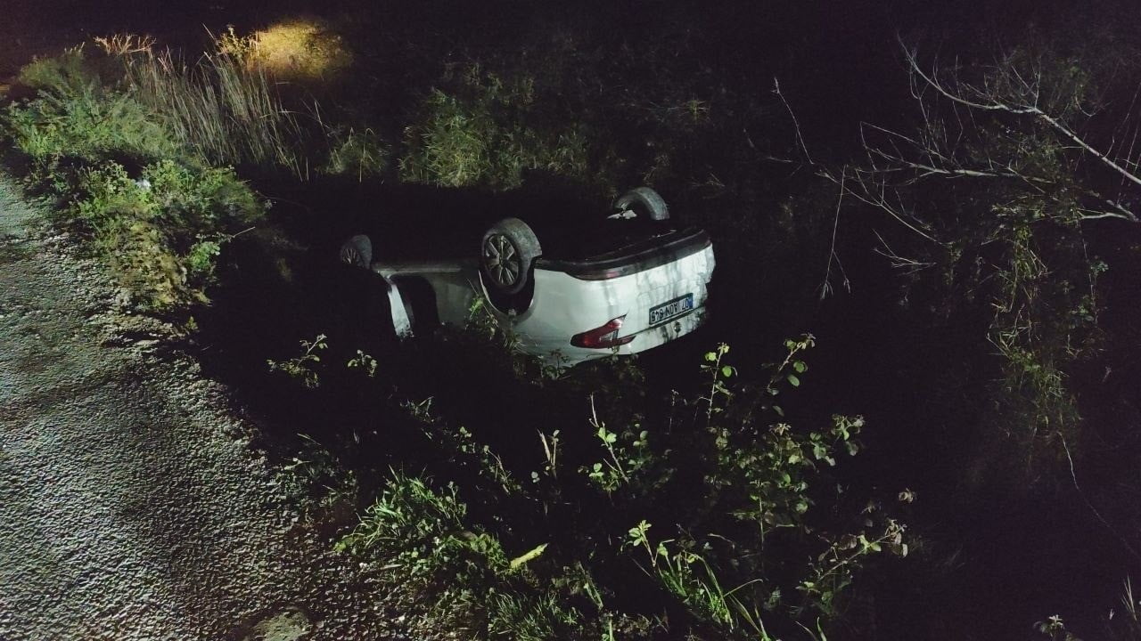 KANALDA TERS VAZİYETTEKİ OTOMOBİL