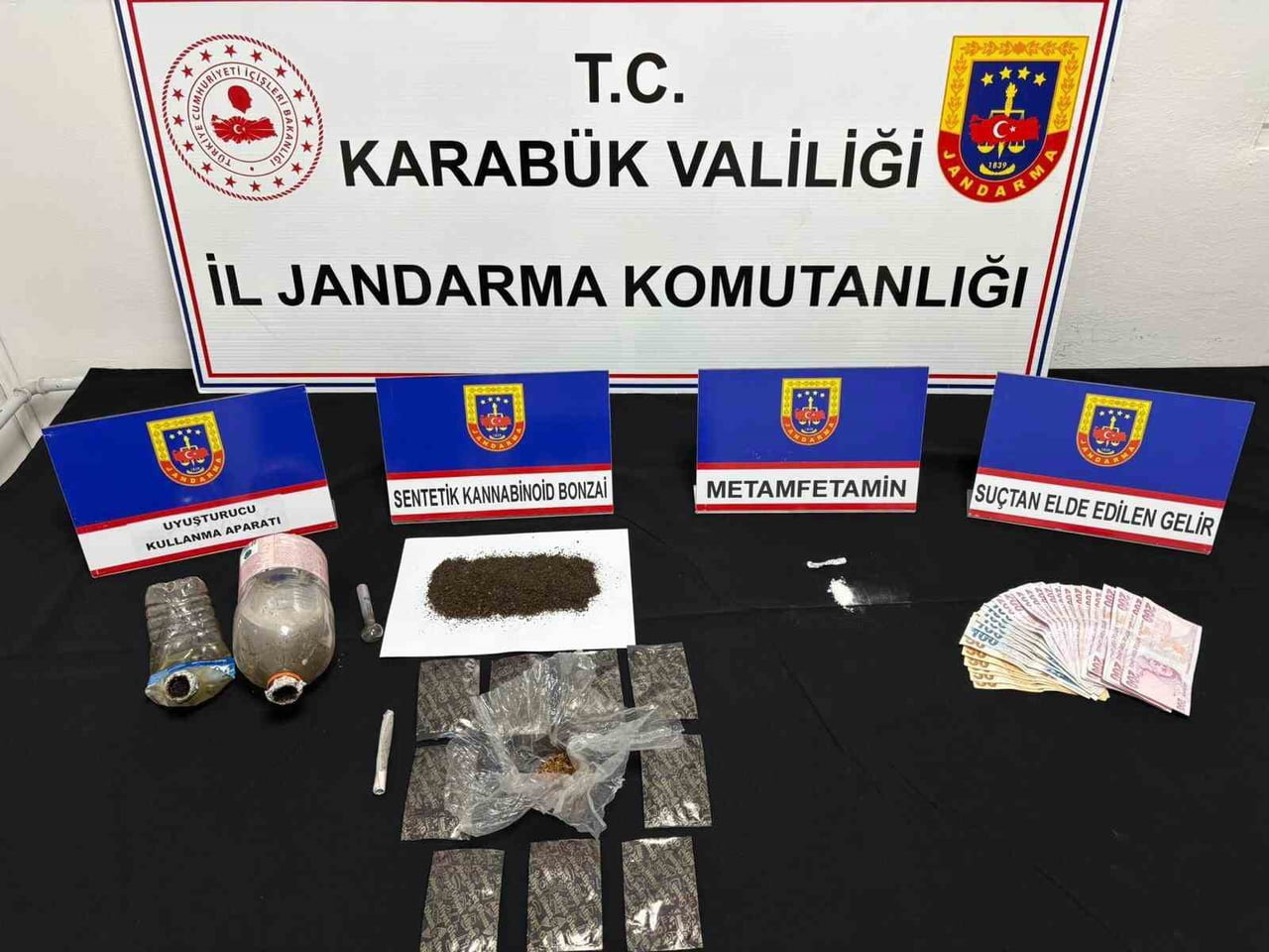 KARABÜK’TE JANDARMA EKİPLERİNCE DÜZENLENEN OPERASYONLARDA İZİNSİZ KAZI YAPAN ŞAHISLAR SUÇÜSTÜ...
