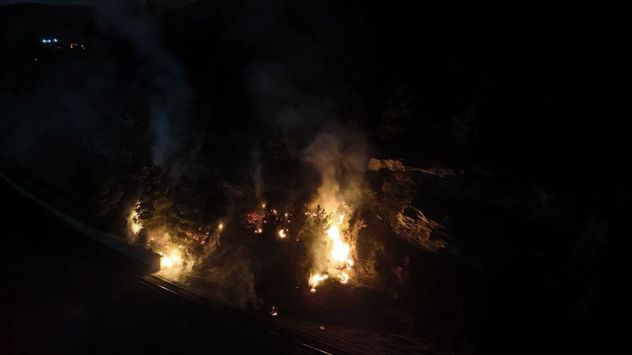 KARABÜK’TE ORMANLIK ALANDA ÇIKAN YANGIN, EKİPLERİN HIZLI MÜDAHALESİYLE BÜYÜMEDEN...