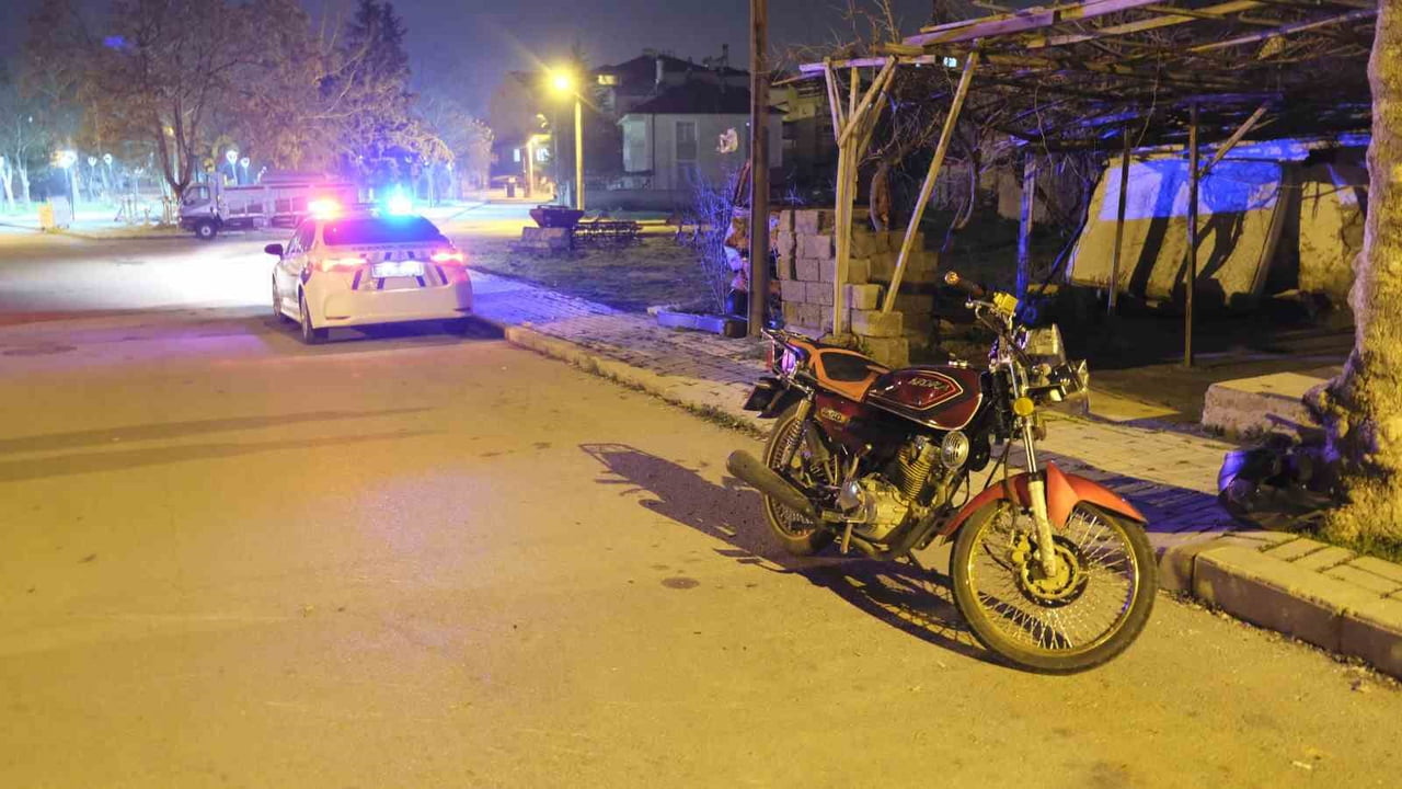 KARAMAN’DA POLİSİN ‘DUR’ İHTARINA UYMAYARAK KAÇAN MOTOSİKLETLİ YAŞANAN KOVALAMACA SONRASI...