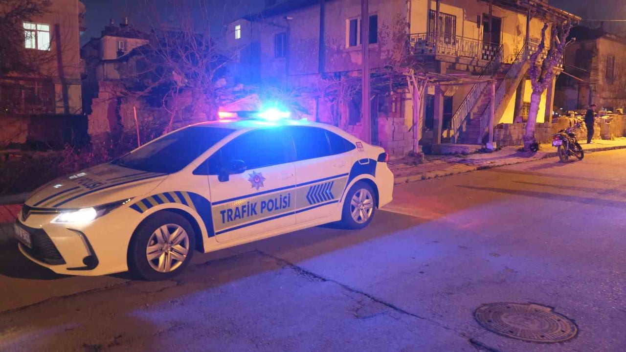 KARAMAN’DA POLİSİN ‘DUR’ İHTARINA UYMAYARAK KAÇAN MOTOSİKLETLİ YAŞANAN KOVALAMACA SONRASI...