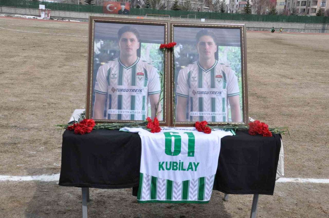 KARS 36 SPOR FUTBOLCULARI KUBİLAY KAAN KUNDAKÇI’YI UNUTMADI