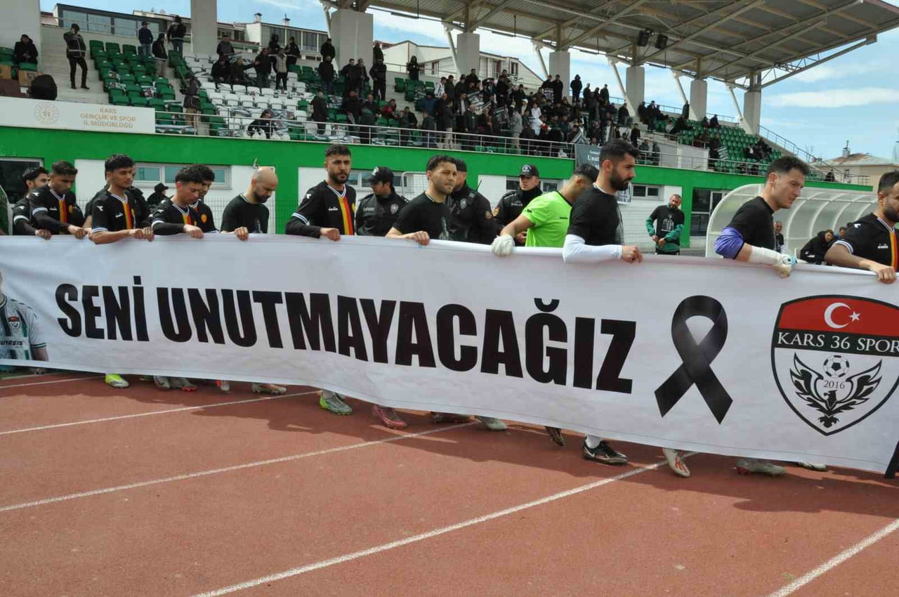 KARS 36 SPOR FUTBOLCULARI KUBİLAY KAAN KUNDAKÇI’YI UNUTMADI