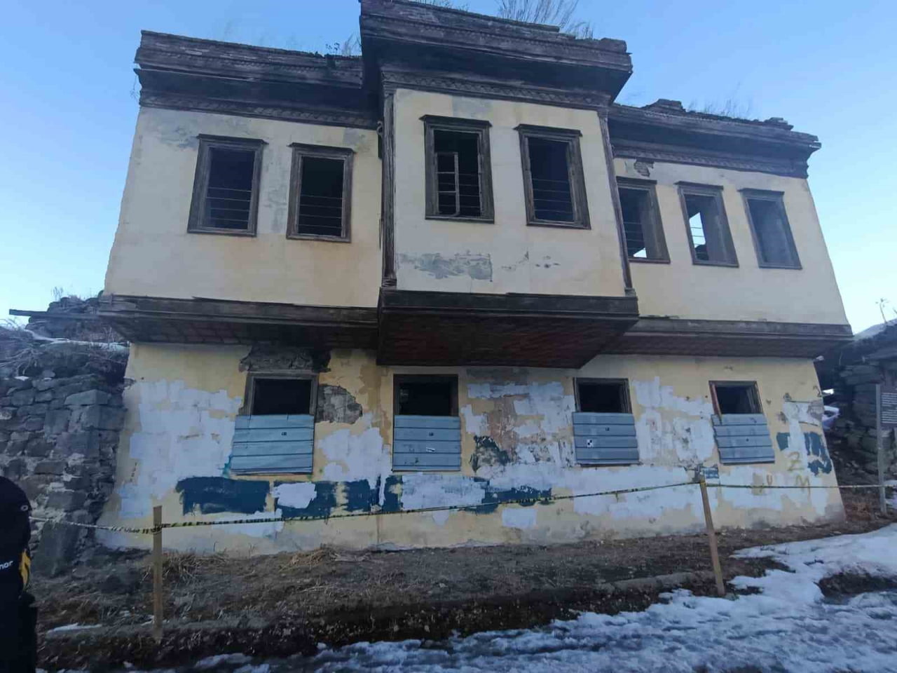 KARS’TA SON OSMANLI KONAĞI YOK OLMA TEHLİKESİYLE KARŞI KARŞIYA(KARS-İHA)