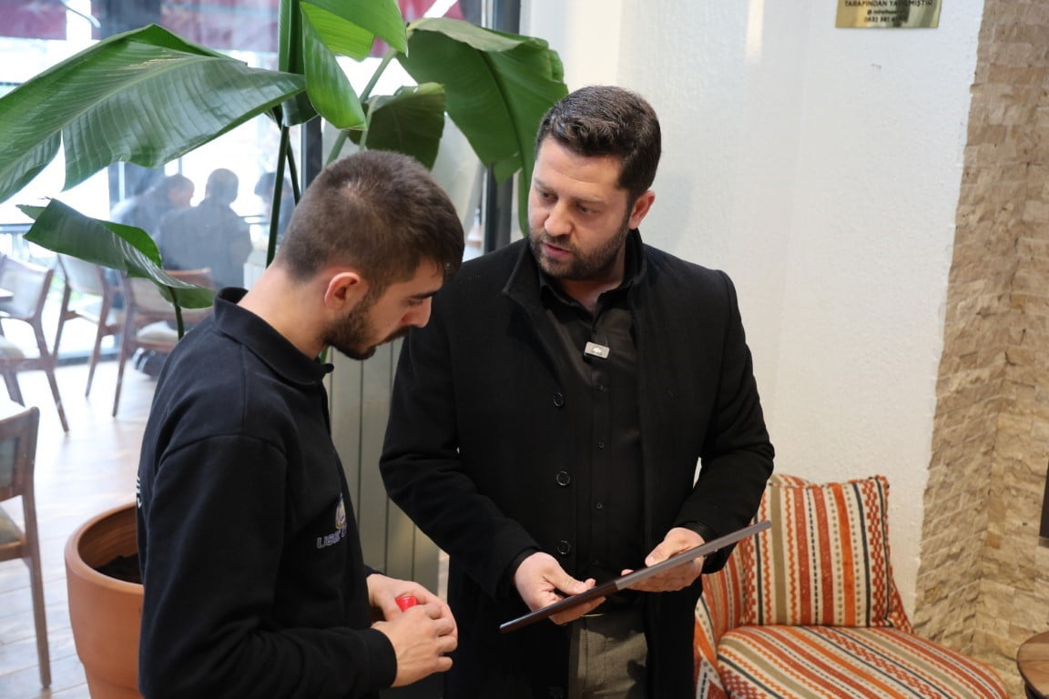 KARTEPE'DE BELEDİYE EKİPLERİNCE TİCARİ İŞLETMELERİN YASAL MEVZUATA UYGUNLUĞUNA YÖNELİK RUHSAT...