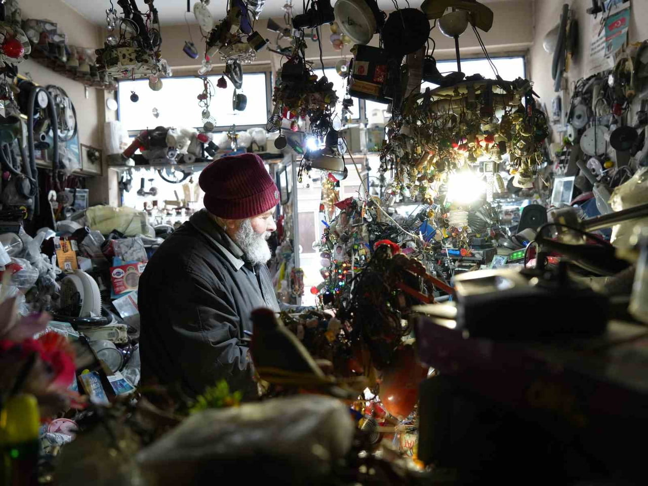 KASTAMONU'DA UZUN YILLARDIR ELEKTRONİK EV ALETLERİ TAMİRATI YAPAN 72 YAŞINDAKİ VEYSEL KARAKAYA...