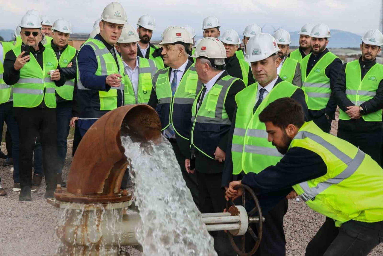 KATILIMCILAR, PROJE SAHASINDAKİ JEOTERMAL KUYULAR, İSTİNAT DUVARLARI VE DEVAM EDEN ALTYAPI...