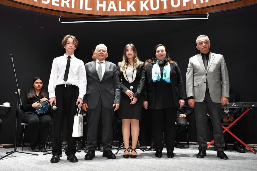 KAYSERİ'DE 62. KÜTÜPHANE HAFTASI AÇILIŞ PROGRAMINDA KONUŞAN BÜYÜKŞEHİR BELEDİYE BAŞKANI DR. MEMDUH...