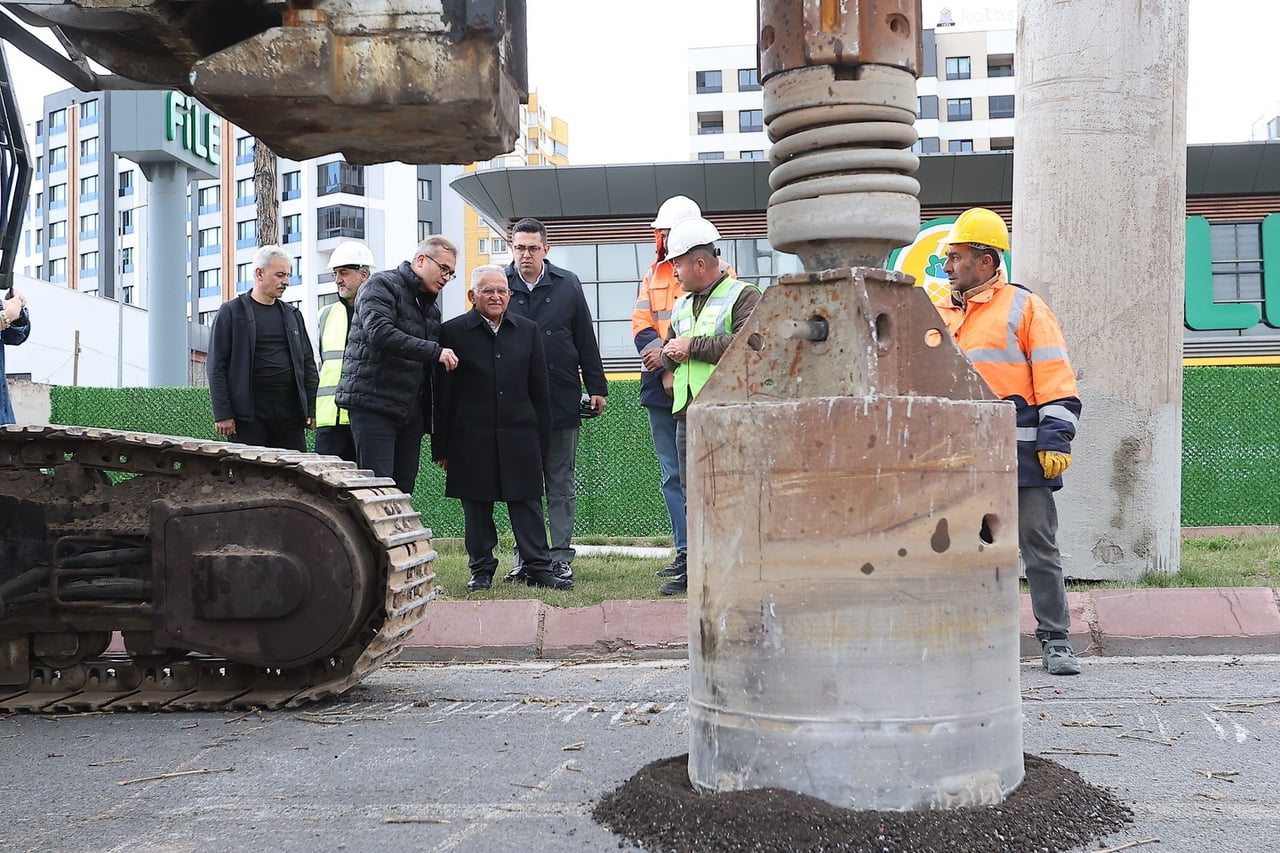 KAYSERİ BÜYÜKŞEHİR BELEDİYE BAŞKANI DR. MEMDUH BÜYÜKKILIÇ; ŞEHİR İÇİ ULAŞIMIN EN KRİTİK...