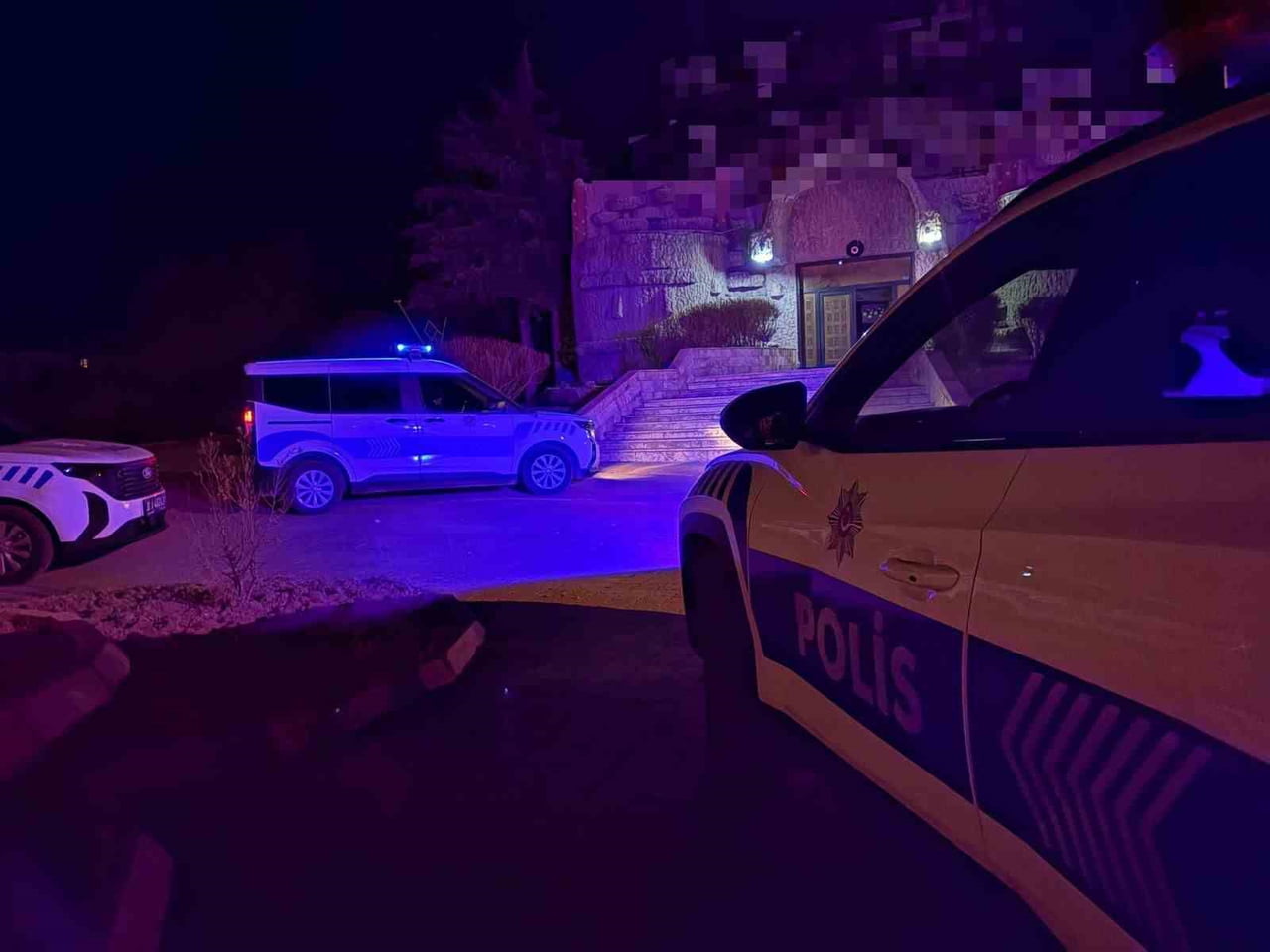 KAYSERİ’NİN KOCASİNAN İLÇESİNDE MÜŞTERİLER ARASINDA ÇIKAN KAVGAYI AYIRMAYA ÇALIŞAN GECE KULÜBÜ...