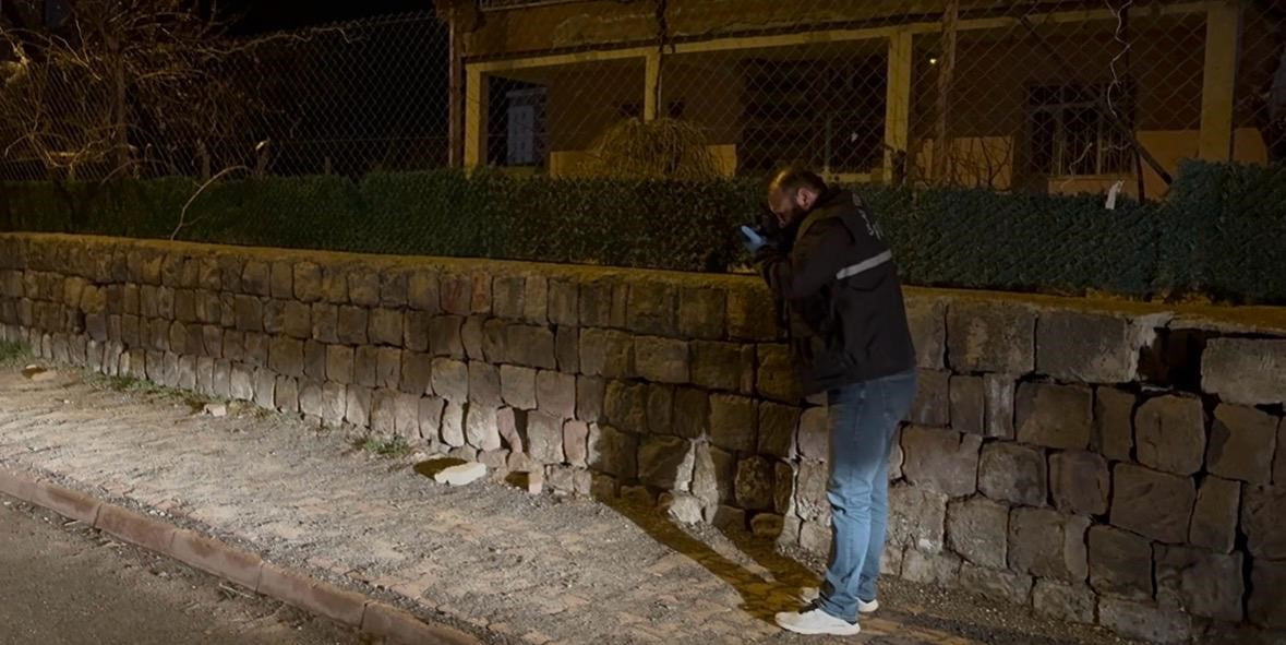 KAYSERİ’NİN MELİKGAZİ İLÇESİNDE İDDİAYA GÖRE KIZ MESELESİ YÜZÜNDEN ÇIKAN BIÇAKLI KAVGADA 1 ŞAHIS...