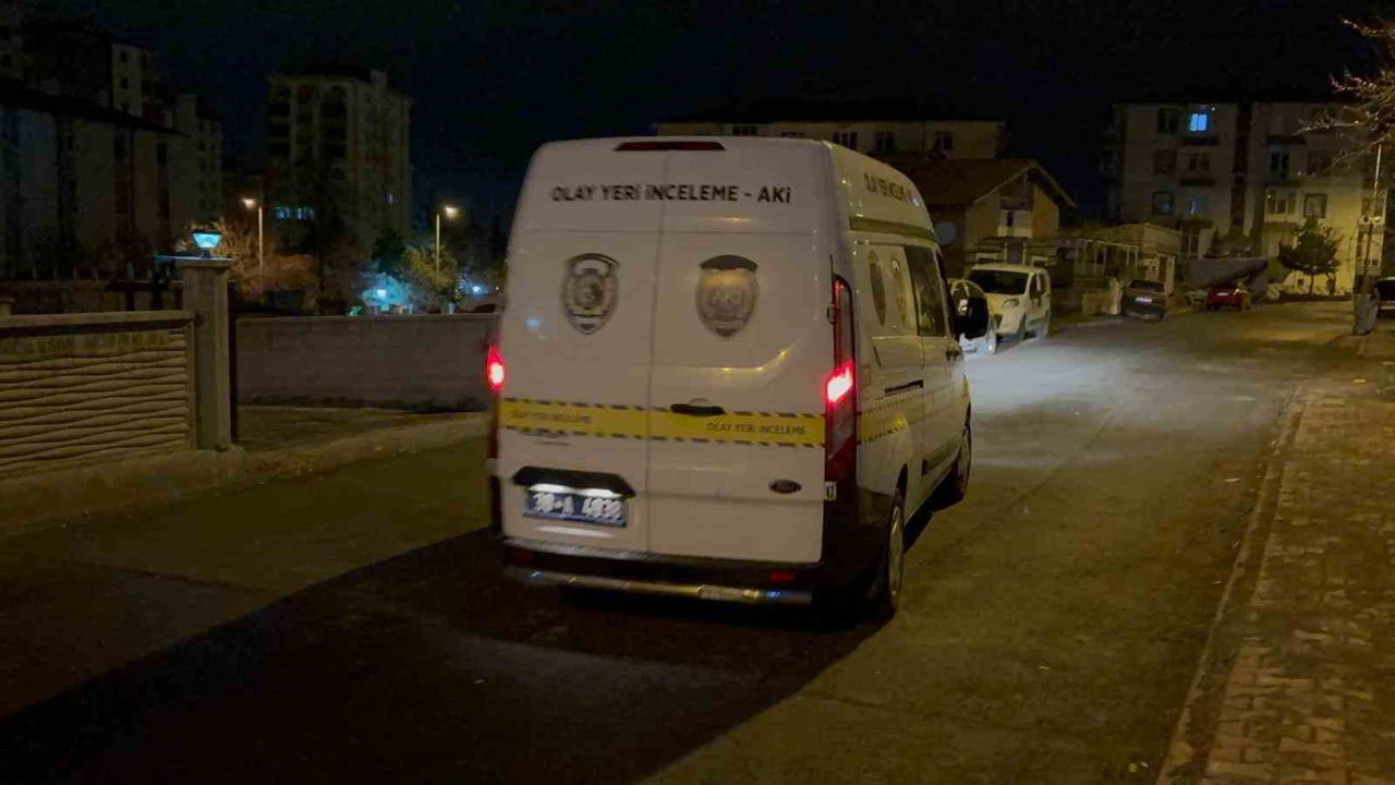 KAYSERİ’NİN MELİKGAZİ İLÇESİNDE İDDİAYA GÖRE KIZ MESELESİ YÜZÜNDEN ÇIKAN BIÇAKLI KAVGADA 1 ŞAHIS...