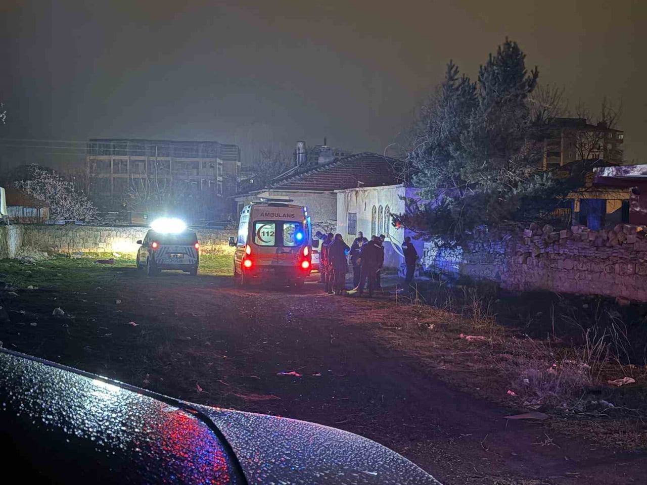 KAYSERİ’NİN MELİKGAZİ İLÇESİNDE MÜSTAKİL BİR İKAMETTE ÇIKAN SİLAHLI KAVGADA, 1 KİŞİ TABANCAYLA...