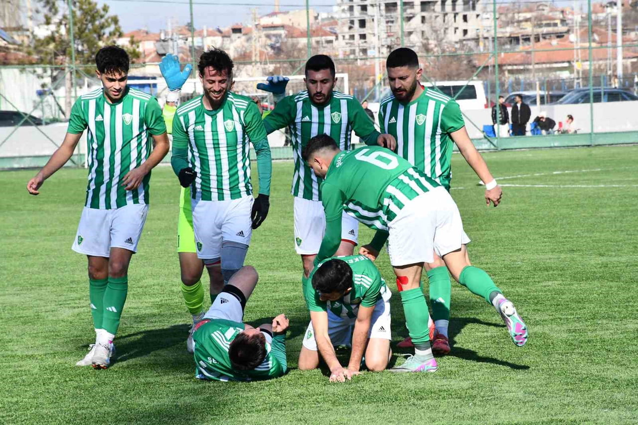 KAYSERİ ŞEKERSPOR YARIN OYNAYACAĞI GAZİOSMANPAŞASPOR MAÇINI KAZANMASINI HALİNDE ŞAMPİYONLUĞUNU...