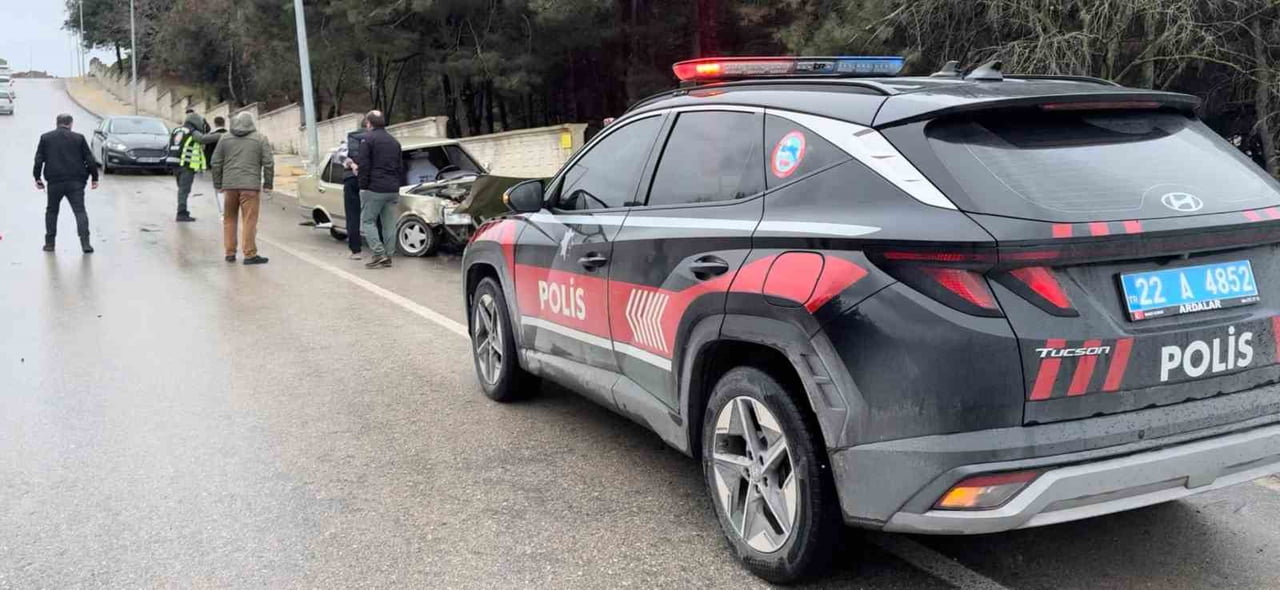 KAZADA TOFAŞ AĞIR HASAR GÖRDÜ