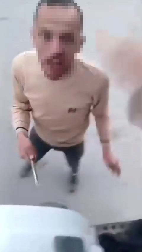 KAZAYA SİNİRLENEN TIRCI "AYNAMA VURDUN" DEYİP, MESLEKTAŞINA DEMİR SOPAYLA SALDIRDI