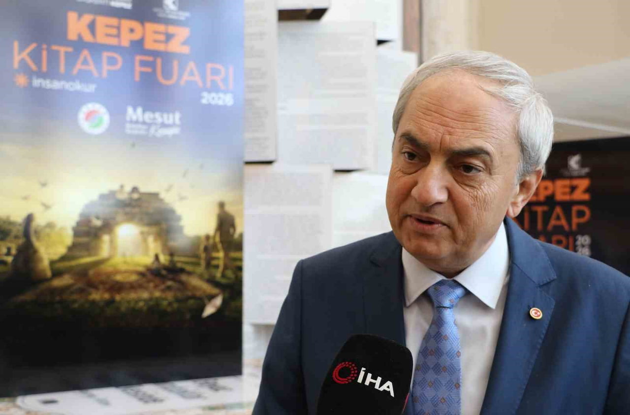 KEPEZ KİTAP FUARI DÖRDÜNCÜ GÜNÜNDE FUAR ALANINDA BULUNAN STANTLARI ZİYARET EDEN KEPEZ BELEDİYE...