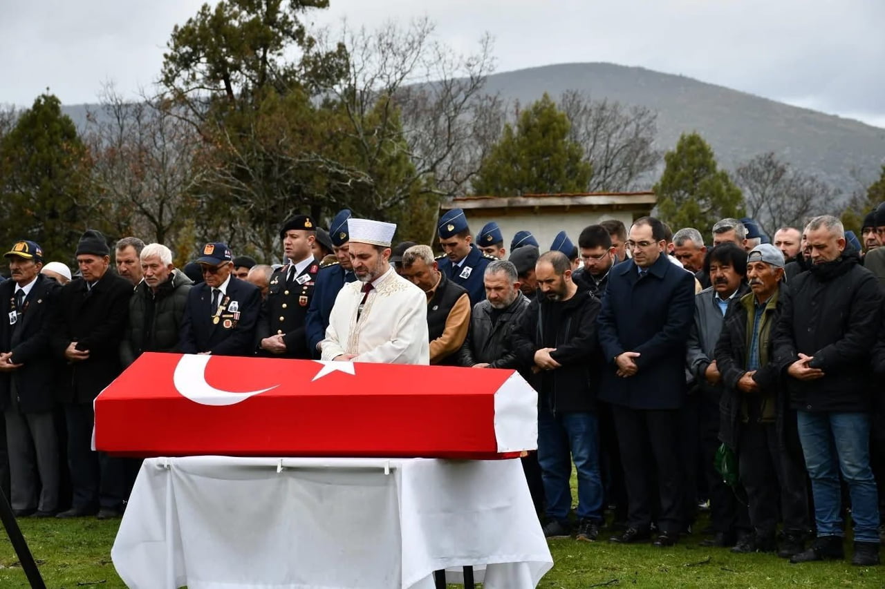 KIBRIS GAZİSİ SELAHATTİN AKMES SON YOLCULUĞUNA UĞURLANDI