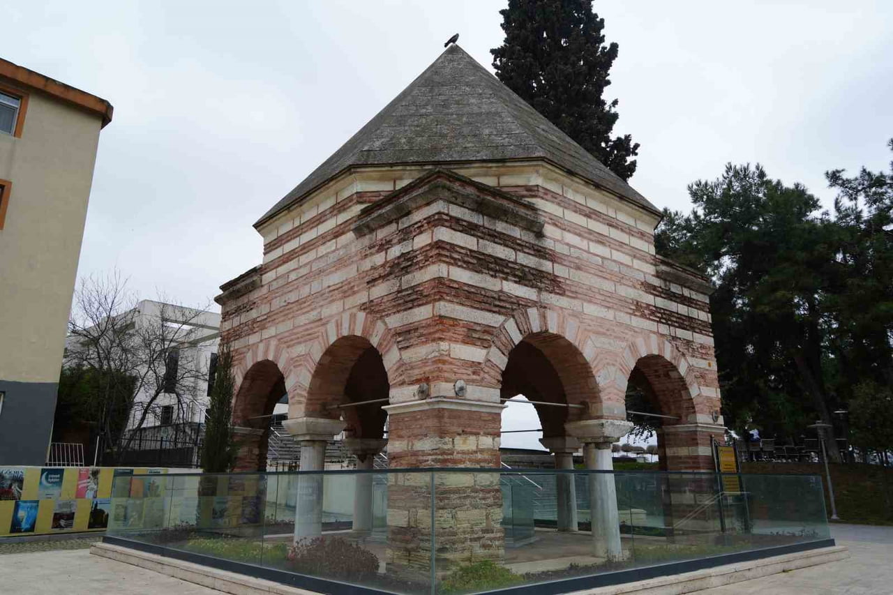 KOCAELİ'NİN GEBZE İLÇESİNDE YER ALAN 14. YÜZYIL ESERİ MALKOÇOĞLU MEHMET BEY TÜRBESİ, SELÇUKLU...