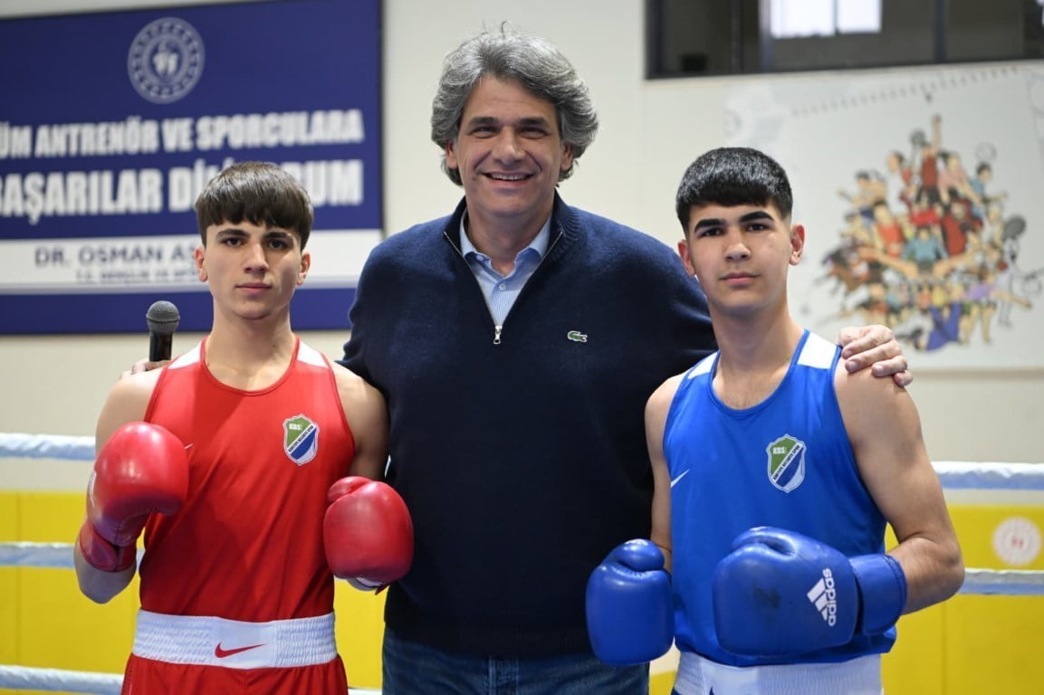 KOCAELİ'NİN KARTEPE İLÇESİNDE 10 İLDEN 100'Ü AŞKIN SPORCUNUN KATILIMIYLA DÜZENLENEN İLLER ARASI...