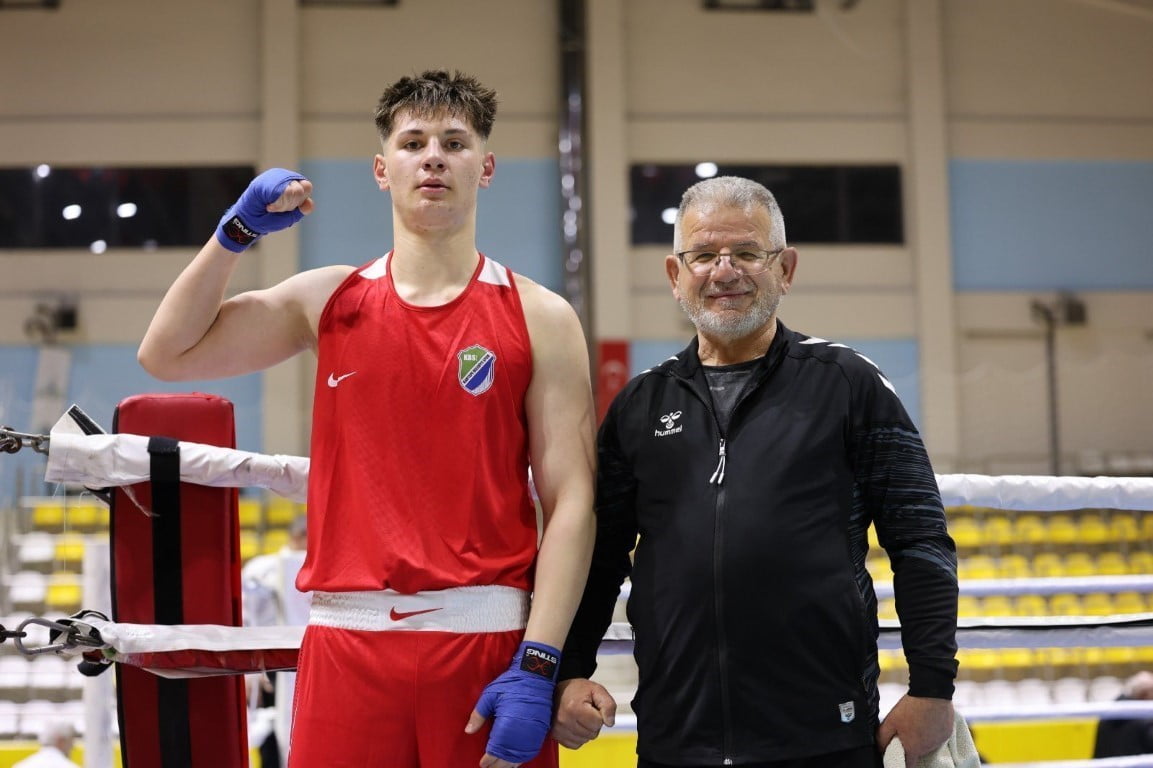 KOCAELİ'NİN KARTEPE İLÇESİNDE 10 İLDEN 100'Ü AŞKIN SPORCUNUN KATILIMIYLA DÜZENLENEN İLLER ARASI...