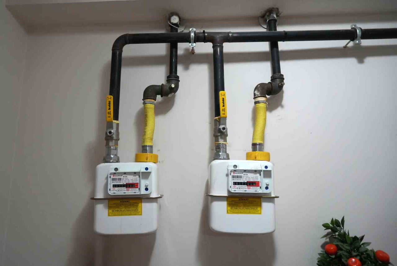 KOCAELİ'NİN KARTEPE İLÇESİNDE DOĞAL GAZ SAYACI DEĞİŞİMİ SONRASI APARTMANDA MEYDANA GELEN GAZ...