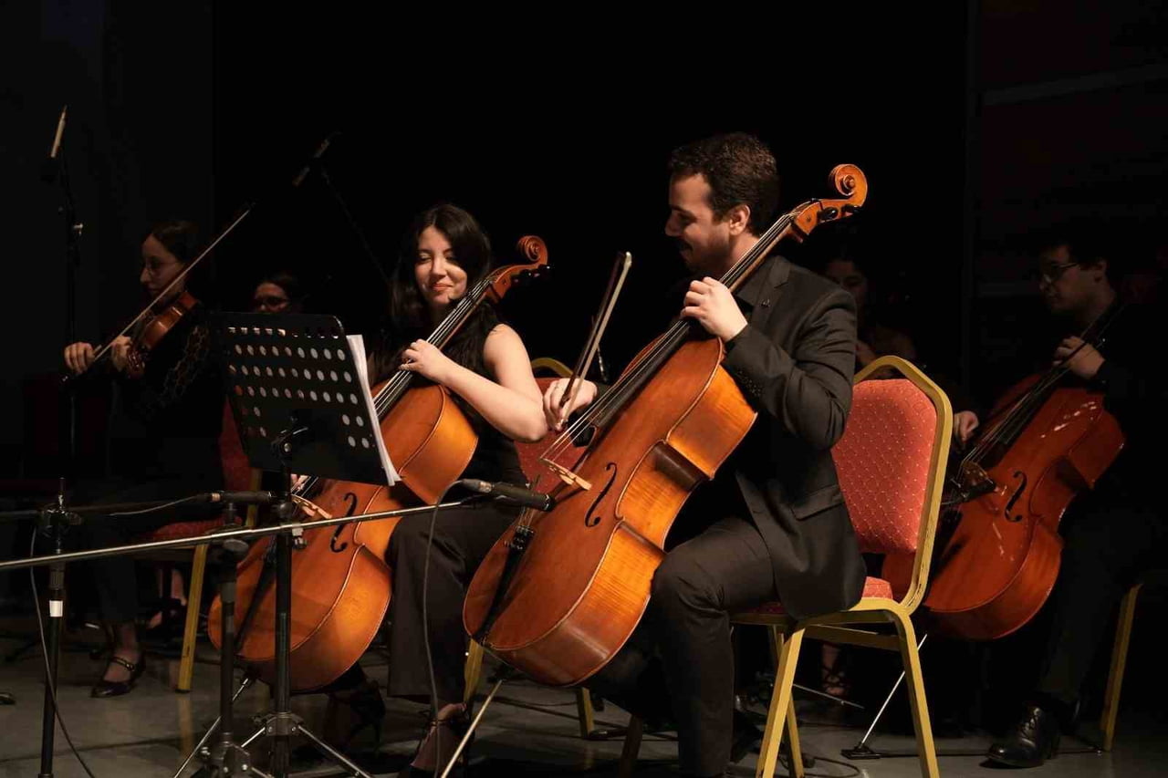 KOCAELİ BÜYÜKŞEHİR BELEDİYESİ ODA ORKESTRASI, TOYGAR IŞIKLI DİZİ MÜZİKLERİNİ SENFONİK YORUMLARLA...