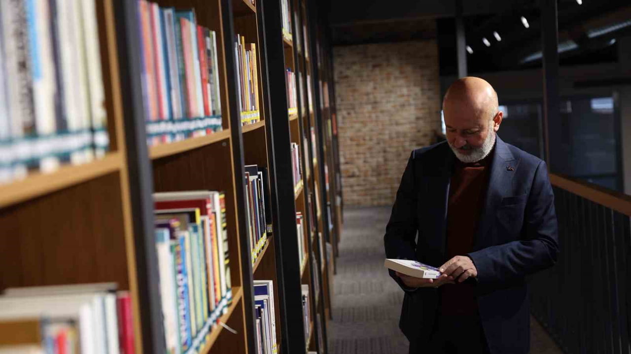 KOCASİNAN BELEDİYE BAŞKANI AHMET ÇOLAKBAYRAKDAR, KÜTÜPHANELER HAFTASI  DOLAYISIYLA YAPTIĞI...