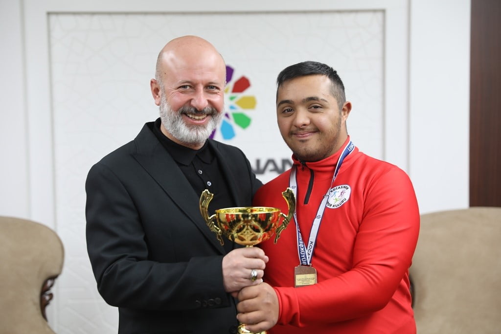 KOCASİNAN BELEDİYESİ SPOR KULÜBÜ BÜNYESİNDE BAŞARIDAN BAŞARIYA KOŞAN 29 YAŞINDAKİ ÖZEL SPORCU...