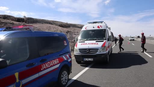 Kontrolden çıkan Tofaş marka otomobil karşı şeride geçti: 1 yaralı