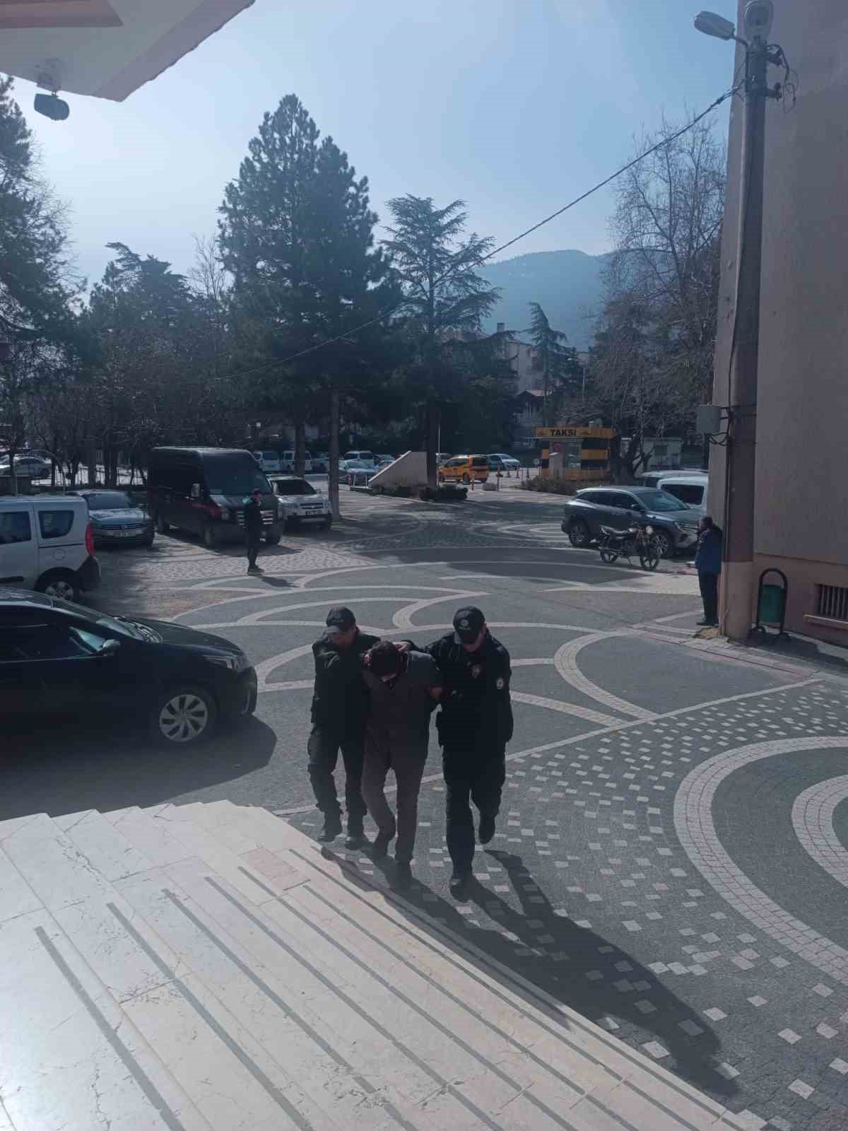 KONYA’NIN AKŞEHİR İLÇESİNDE POLİS EKİPLERİNCE DÜZENLENEN OPERASYONDA PİYASA DEĞERİ YAKLAŞIK 1...