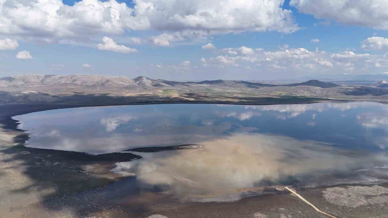 KONYA’NIN ILGIN İLÇESİNDE BULUNAN VE YAKLAŞIK 27 KİLOMETREKARELİK ALANA SAHİP TEKTONİK KÖKENLİ...