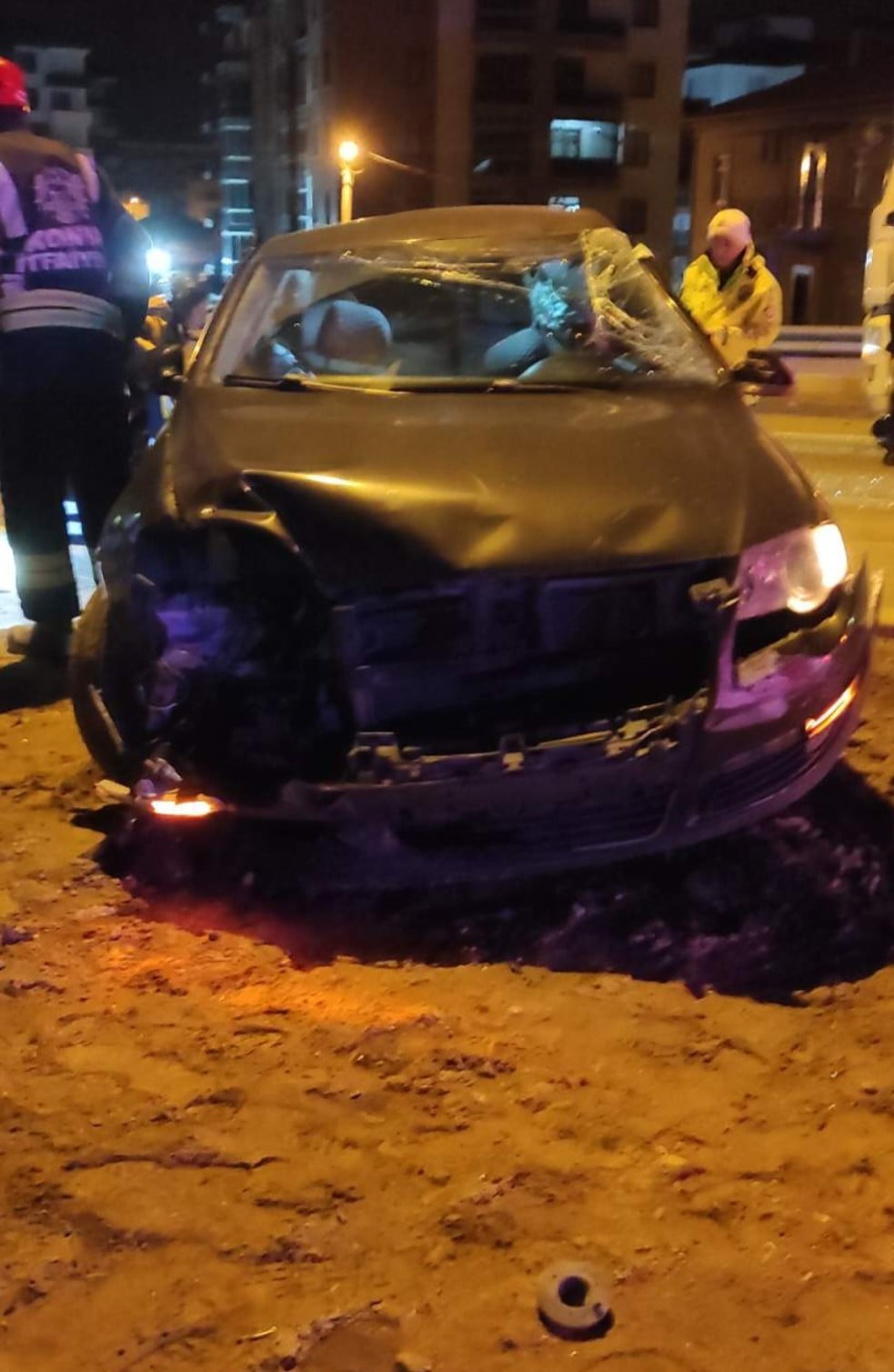 KONYA’NIN KARAPINAR İLÇESİNDE MEYDANA GELEN TRAFİK KAZASINDA 2 KİŞİ YARALANDI.