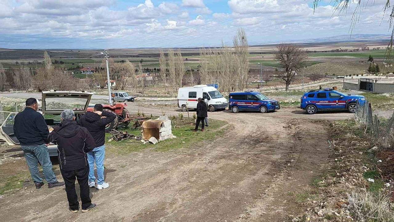 KONYA’NIN KULU İLÇESİNDE YALNIZ YAŞAYAN 60 YAŞINDAKİ ADAM, EVİNDE ÖLÜ BULUNDU.