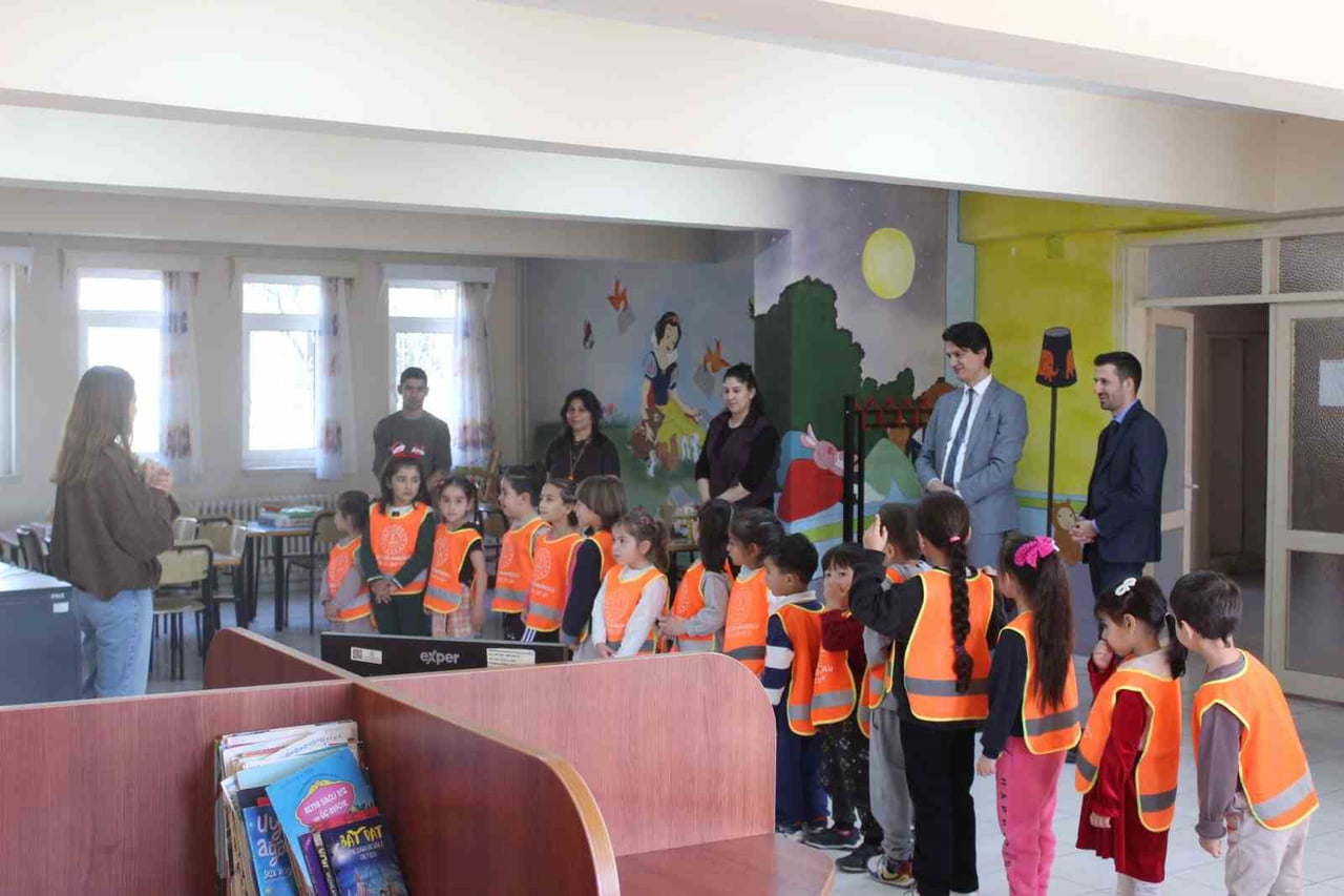 KÖYCEĞİZ’DE MİNİK KALPLER KÜTÜPHANE İLE BULUŞTU