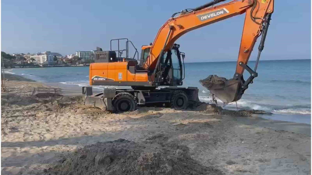 KUŞADASI'NIN DÜNYACA ÜNLÜ PLAJLARI TURİZM SEZONUNA HAZIRLANIYOR