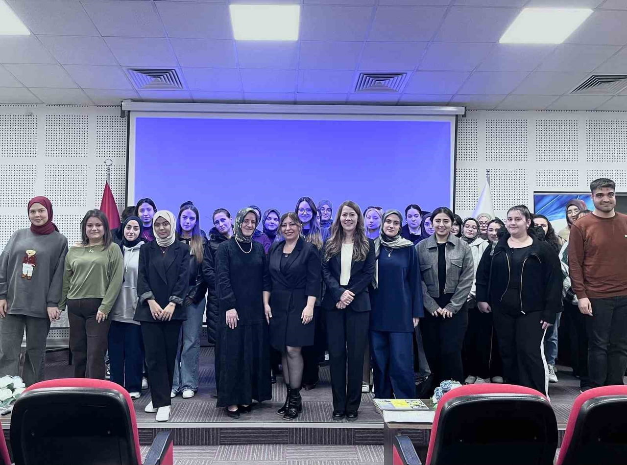 KÜTAHYA'DA 'DENETİMLİ SERBESTLİKTE SOSYAL HİZMETİN ROLÜ' KONULU PANEL