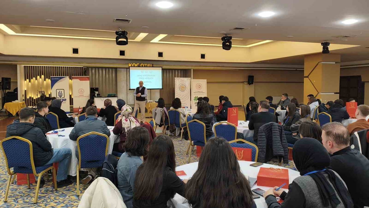 KUZEY ANADOLU KALKINMA AJANSI DESTEĞİYLE DÜZENLENEN "GENÇ GİRİŞİMCİLER PROJE ATÖLYESİ", GENÇLERE...