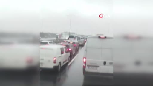 Kuzey Marmara Otoyolu Arnavutköy mevkiinde zincirleme kaza meydana geldi